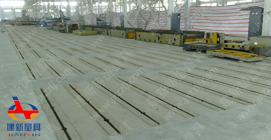 地軌安裝現(xiàn)場(chǎng)